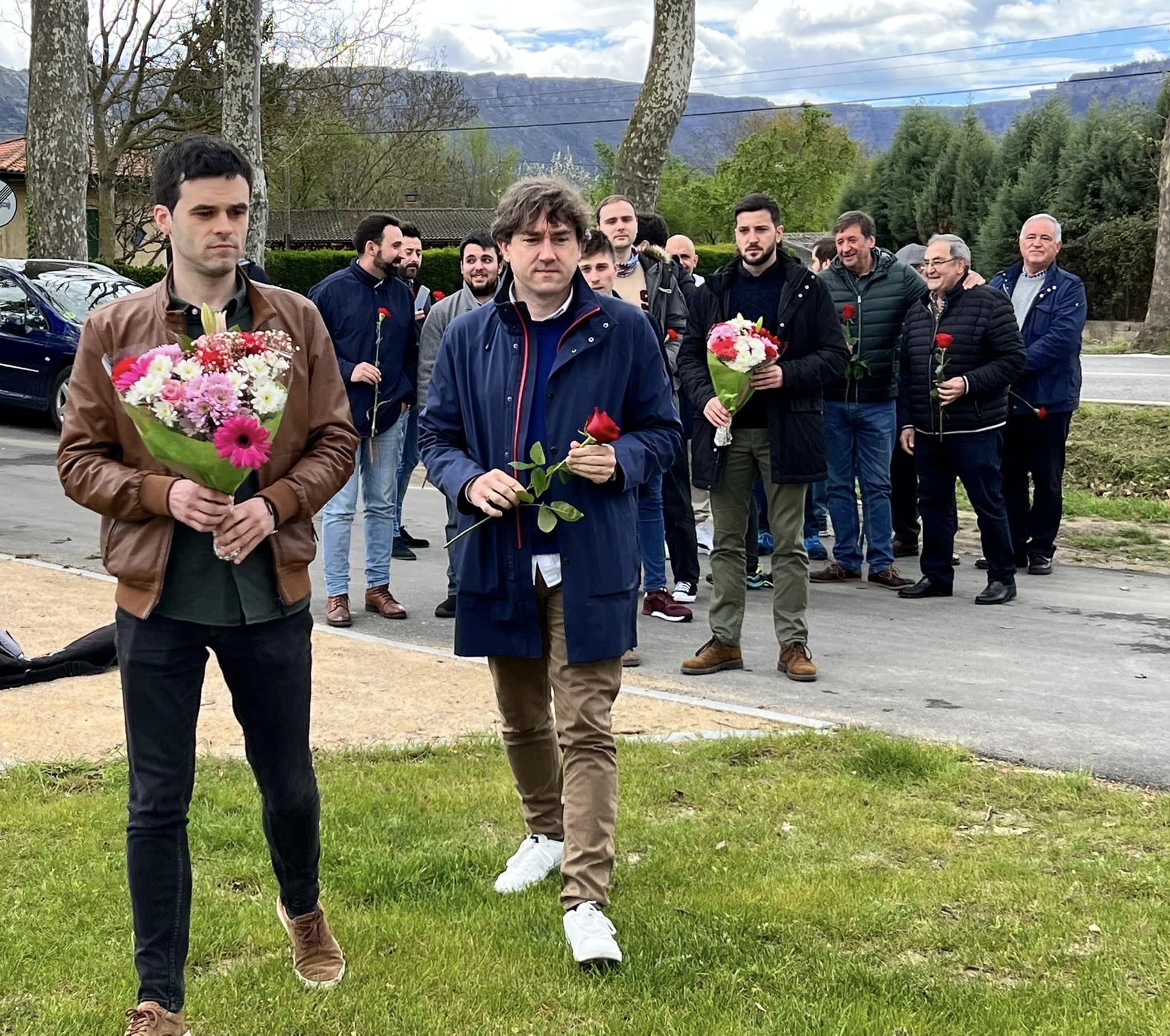 Vídeo resumen. Ofrenda floral en el Columbario de Orduña, con Eneko Andueza y Juan Romero
