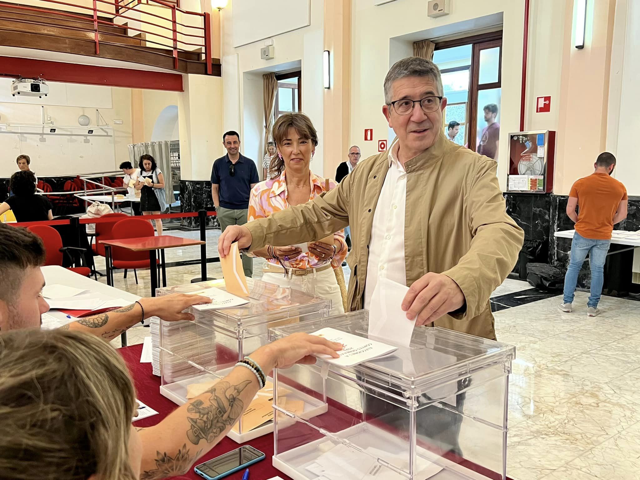 Patxi López, tras votar en Portugalete